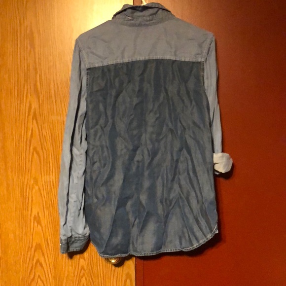 Soft thin denim shirt. - Picture 2 of 5